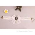 Encaje blanco Bowknot perlas collar